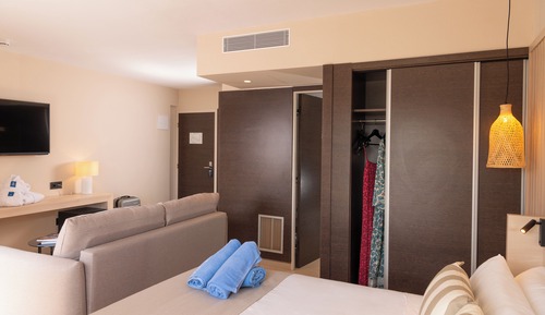 Premium Triple Room, Pool View (Suite 3 Adults)