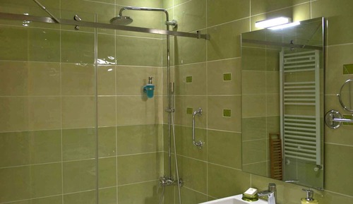 Deluxe Double Room, 1 King Bed, Balcony, City View (Bathtub)