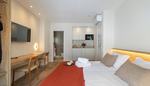 Double Room, Balcony, City View (4)