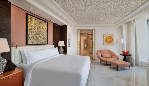 Suite, 1 King Bed (Diplomat)