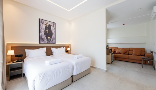 Suite, City View