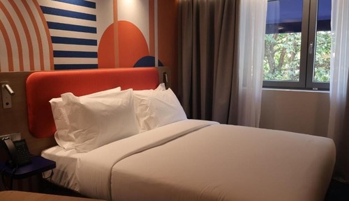 Standard Room, 1 Queen Bed