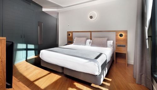 Superior Room (King Size Bed)