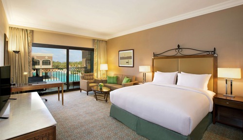 Executive Room, 1 King Bed, Pool View