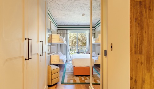 Family Room, 1 King Bed (Family, Essential)