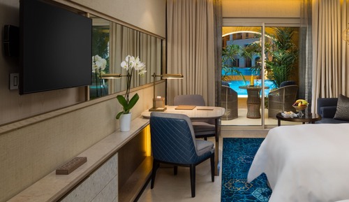 Grand Room, 1 King Bed, Pool Access, Pool View