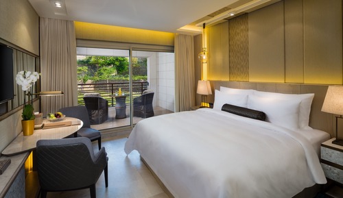 Standard Room, 1 King Bed, Garden View