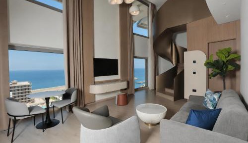 One-Bedroom Duplex Suite with Sea View