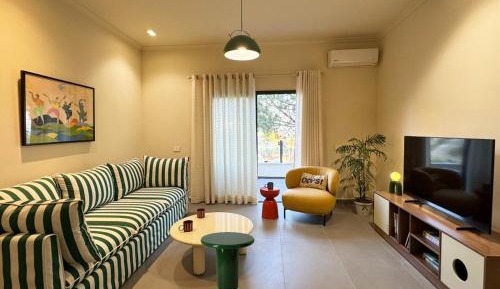 Two-Bedroom Apartment with Mountain View