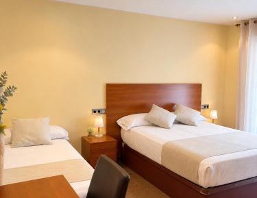 Deluxe Room (2 Adults + 1 Child)