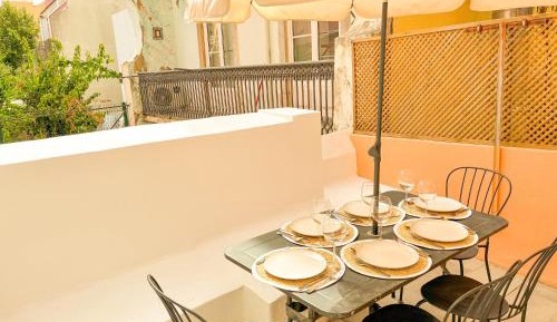 Three-Bedroom Apartment with Balcony