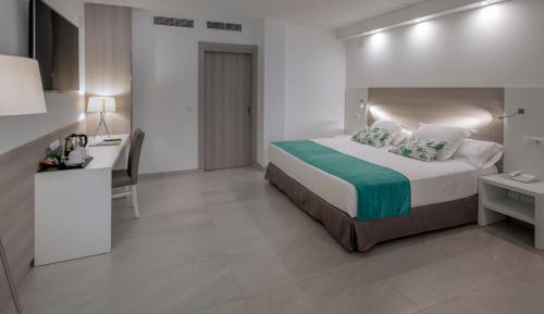 Junior Suite with Pool View