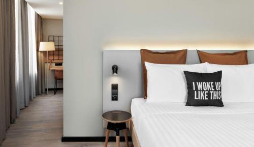 Moxy Superior Queen Room