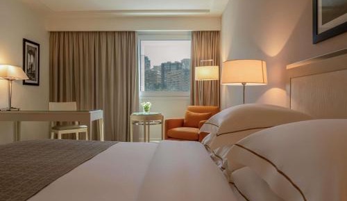 Superior King Room City View 