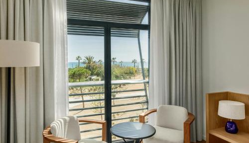 Standard King Room with Sea View