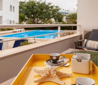Apartment with Pool View 