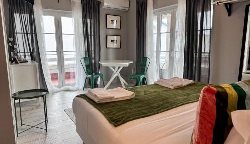 King Suite with Partial Sea View