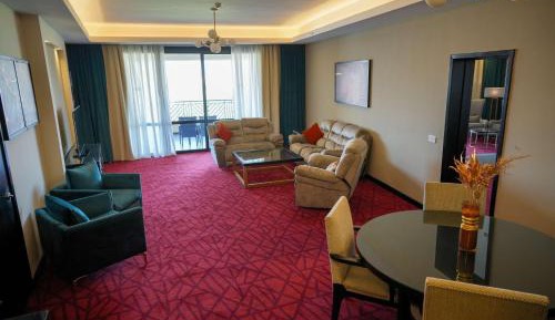 Suite with Terrace and Lounge Access