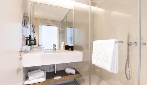 Standard Twin Room with Balcony and Sea View