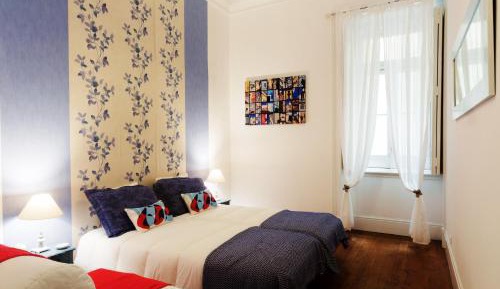 Six-Bedroom Apartment Rodrigues Sampaio Street