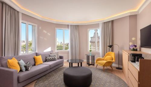 Corner King Suite