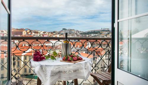 Three-Bedroom Apartment with Balcony