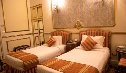 Golden Classic Room City View With Light Dinner