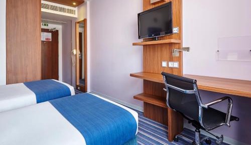 Standard Twin Room with Free Breakfast