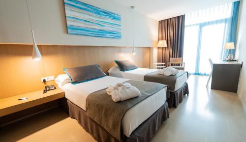 Double or Twin Room with Sea View
