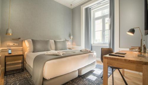 Classic Double or Twin Room with City View