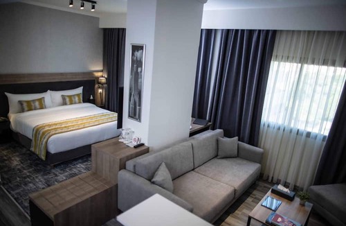 Ras Al Nabaa Hotel | Hotel De Ville