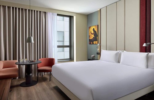El Parc i la Llacuna del Poblenou Hotel | NH Barcelona Diagonal Poblenou