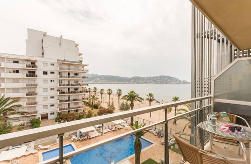 Santa Margarida Hotel | Hotel Monterrey Roses by Pierre & Vacances