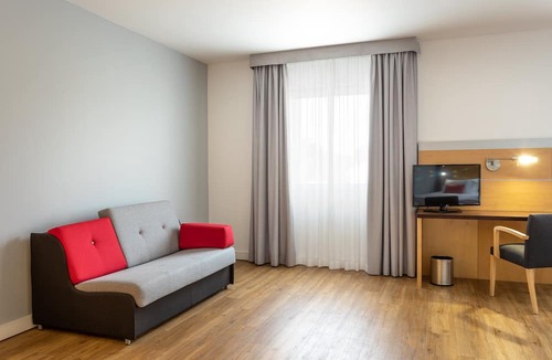 Paco De Arcos Hotel | Holiday Inn Express Lisbon - Oeiras by IHG