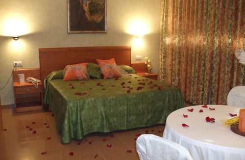 San Sadurni Hotel | Hotel Fonda Neus