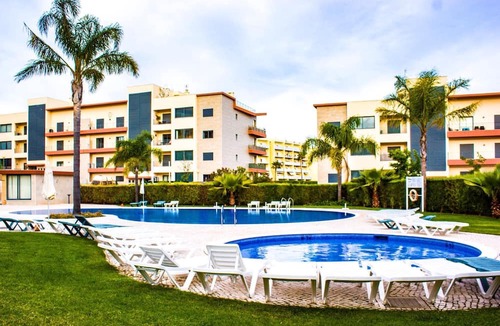 Albardeira Apartment | Perfect holiday location - walk to the beach!