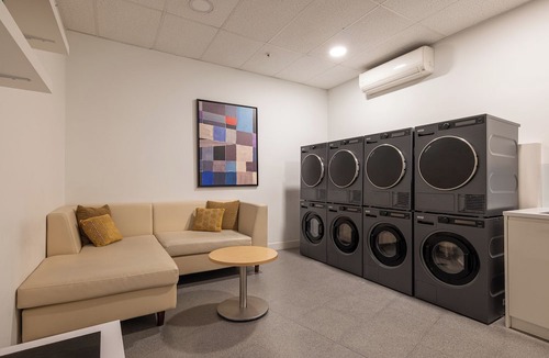 El Parc i la Llacuna del Poblenou Hotel | Naitly Barcelona Poblenou