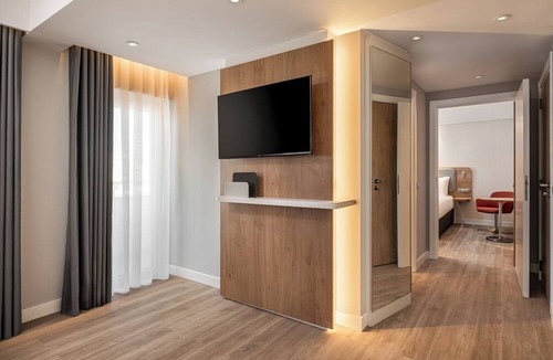 Portimao Hotel | Holiday Inn Express And Suites Portimao by IHG