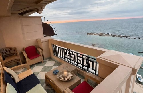 Al-Muntazah Hotel | seaview hotel
