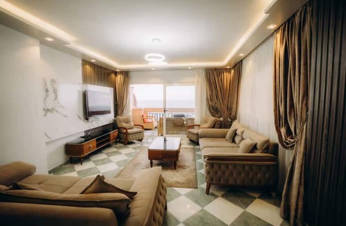 Al-Muntazah Hotel | seaview hotel