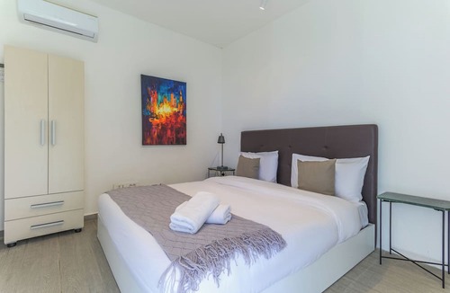 Ghazir Apartment | GlassHaus Rooftop 2-BR & Pool in Ghazir
