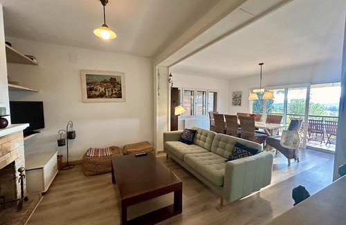 Palamos Villa | Casa amb Piscina i Jard a Palam s per 6 Persones