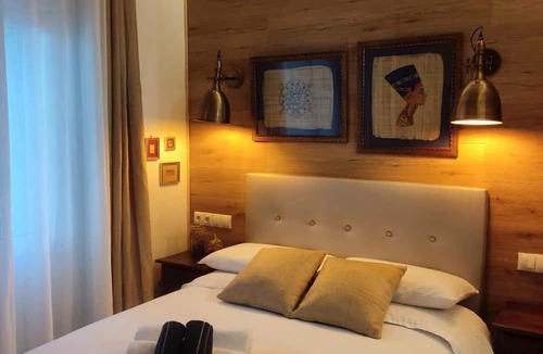 Les Roquetes Hostel | House with 9 private rooms