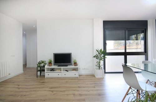 Arenys de Munt Apartment | Ático con terraza y vistas a la montaña en Arenys