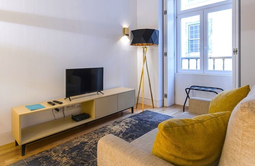 Chiado Apartment | Cozy Downtown Studio by LovelyStay