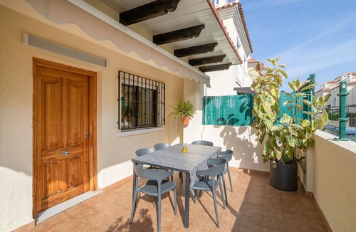 Gran Alacant House | Vacation Home "Holiday Beach Gran Alacant" with Shared Pool, Private Terrace & Wi-Fi