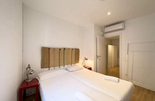 Sants Apartment | Amazing 4-bedroom apartment just minutes from downtown