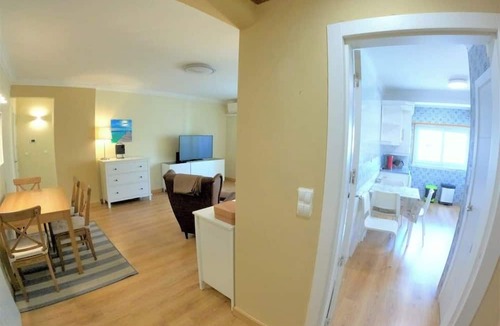 Linda-a-Velha Apartment | Carnaxide, modern T1 apartment w/balcony, Lisbon