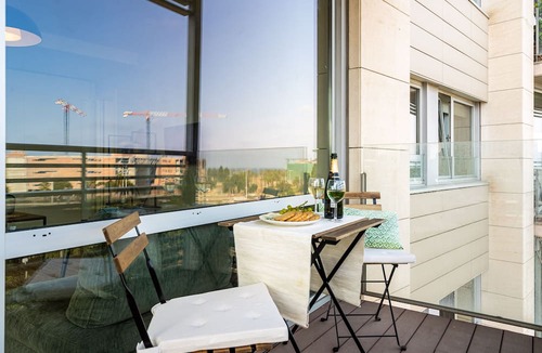 Sant Adria de Besos Apartment | Modern 2-Bedroom Apartment with Balcony & Pool Access Near Forum Beach