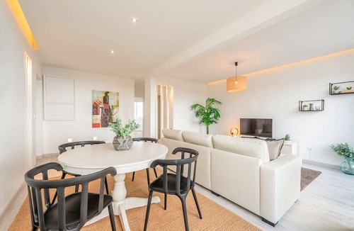 Linda-a-Velha Apartment | GuestReady - Florindas 23 4E